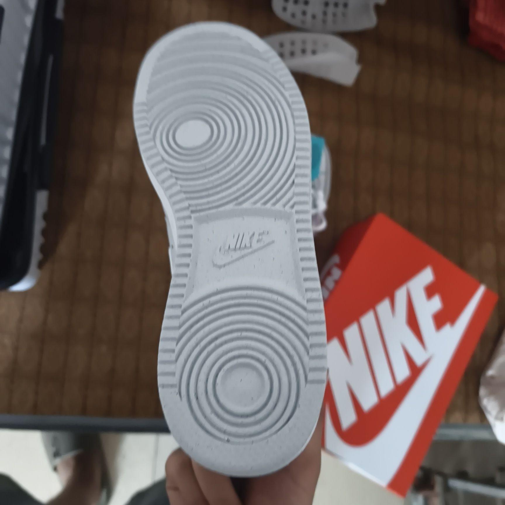百搭耐看|Nike Court Vision浅灰板鞋